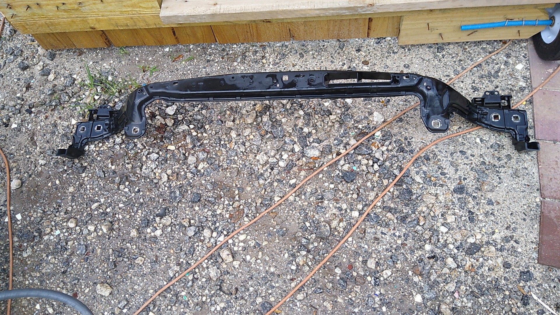 Top radiator support fir 2015 to 2018 Ford Edge