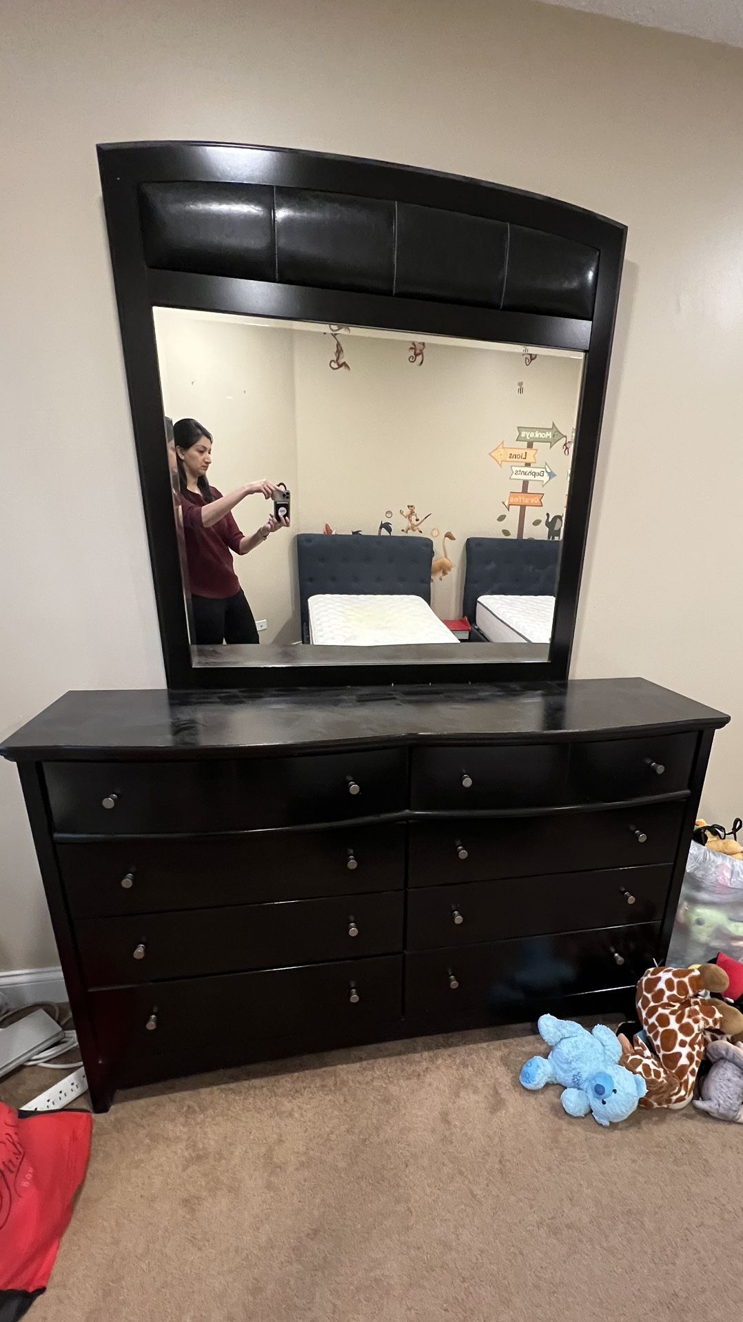 Dresser With 8 Drawers And Mirror