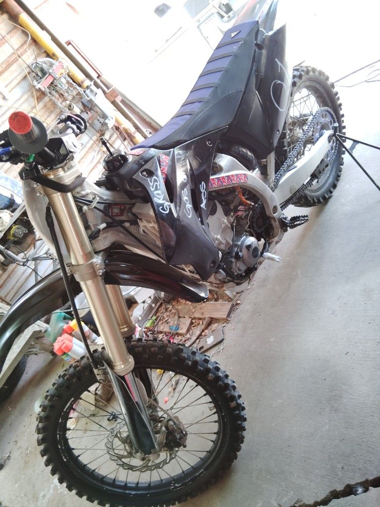 250 Yamaha Dirt Bike