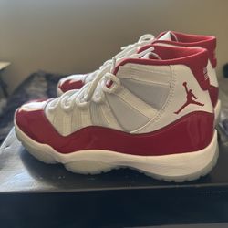 JORDAN CHERRY 11’s MEN SIZE 9