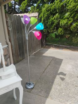 Tall standing lamp