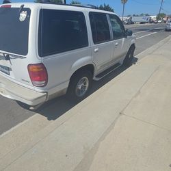 1999 Ford Explorer