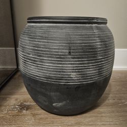Brand New Black & White Ceramic Planter/Flower Pot 