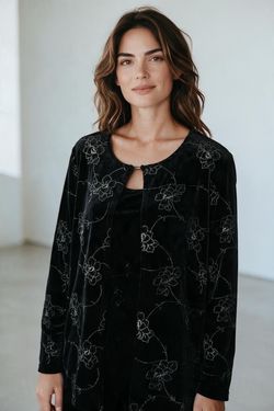 Women Size 2X Black Velvet Silver Floral 2-Piece Cardigan and Tank Set