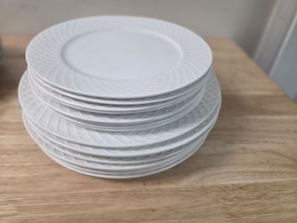 White Ceramic Dinner Plate Set
