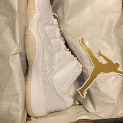 Jordan 11 low Pure Platinum white