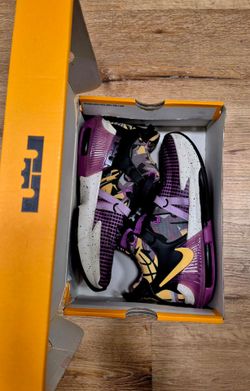 Nike Lebron Witness 7 Size 5.5Y