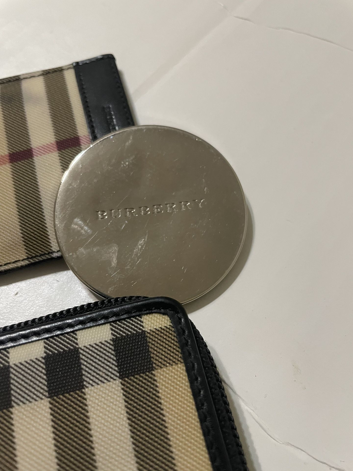 Burberry Card Holder Wallet for Sale in Queens, NY - OfferUp