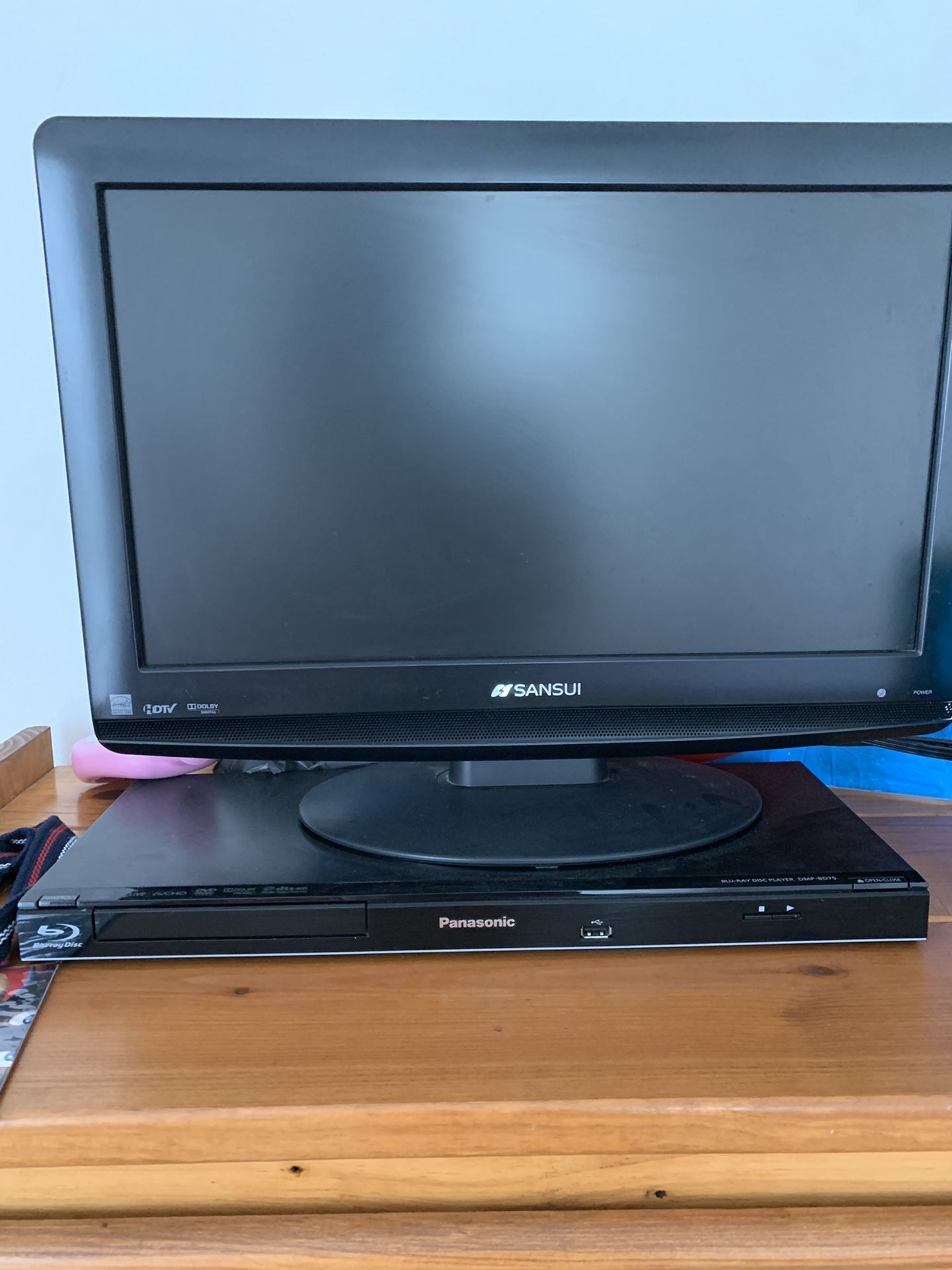 Small Sansui TV and Panasonic Blu Ray Player