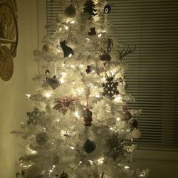 7 Ft White Tree With Attached Lights 