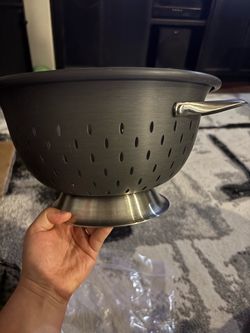Metal colander