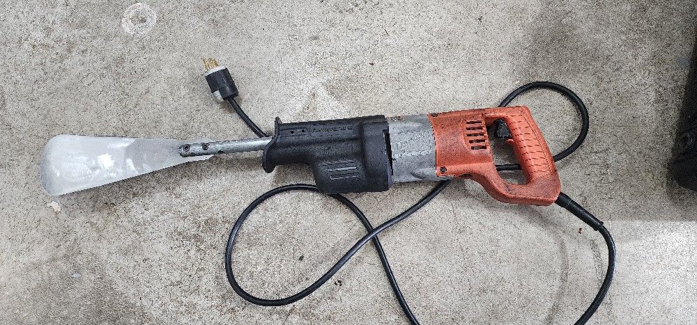 Milwaukee Extractor Windshield Removal Tool