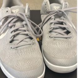Nike Kobe 8 "Wolf Grey" Grade School kids' basketball shoe