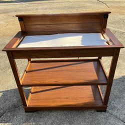 CHILD CRAFT CHANGING TABLE