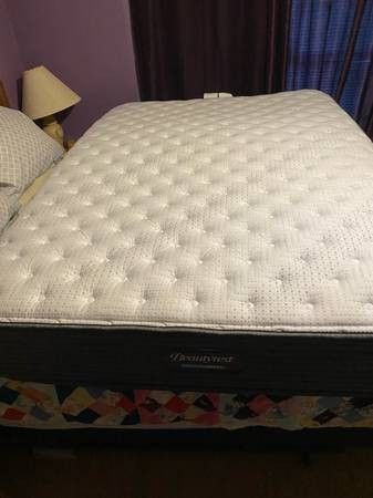 Clean Queen Size Beautyrest Luxury Mattress 