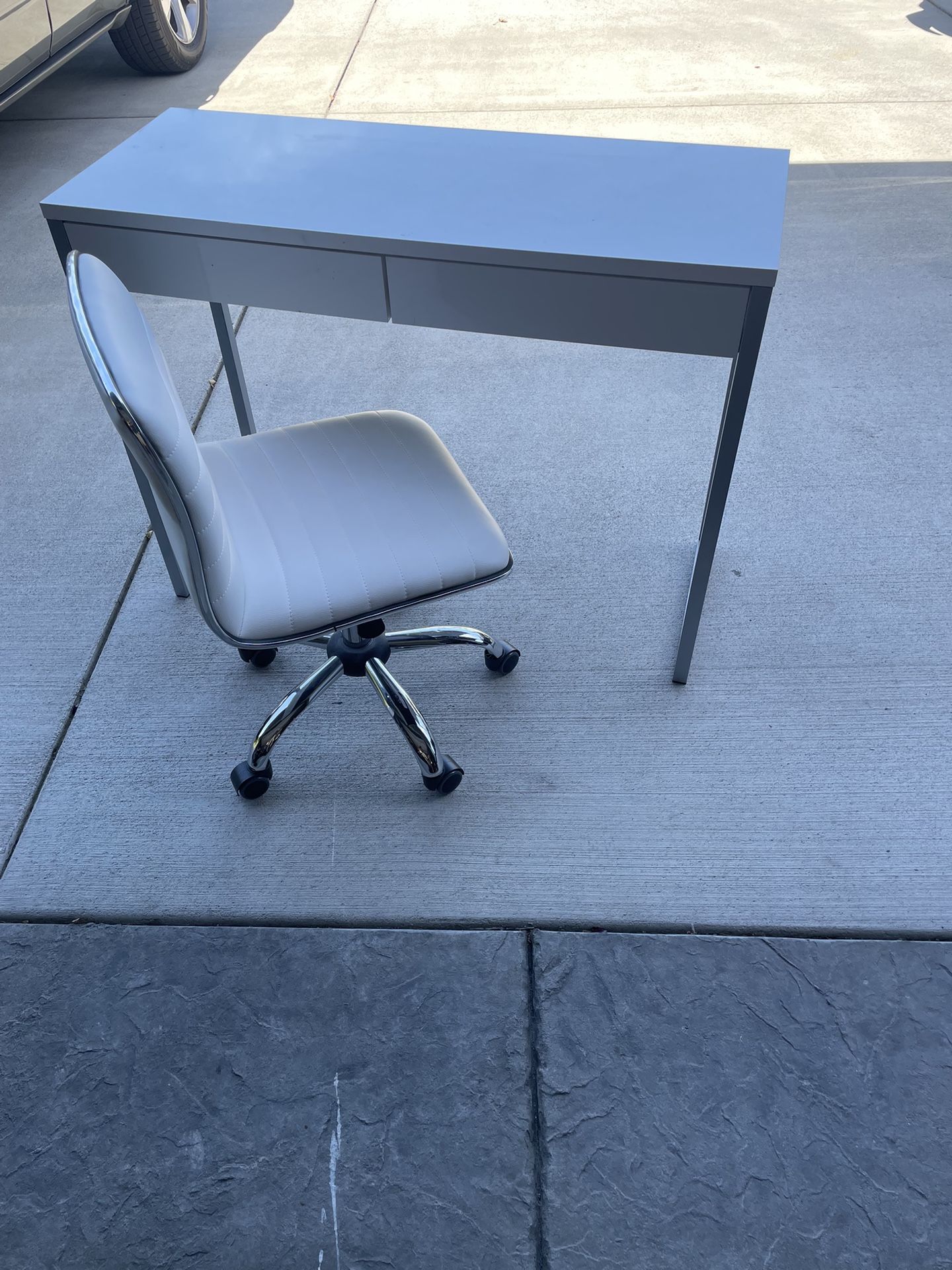 Chair & Desk
