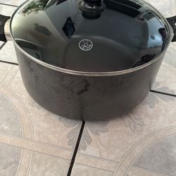 Olla Nueva 7 “ De Alto Y 15” De Ancho