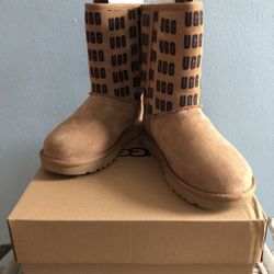 Original NEW UGG  CLASSIC SHORT II PRINTED Sz 6