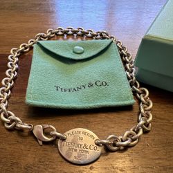 Authentic  Tiffany & Co Oval Tag link choker 