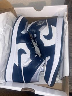 NEW Women’s Air Jordan 1 Mid SE Navy/Grey – Size 10W