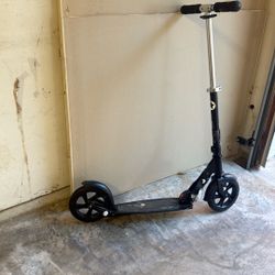 Micro Classic Black Scooter