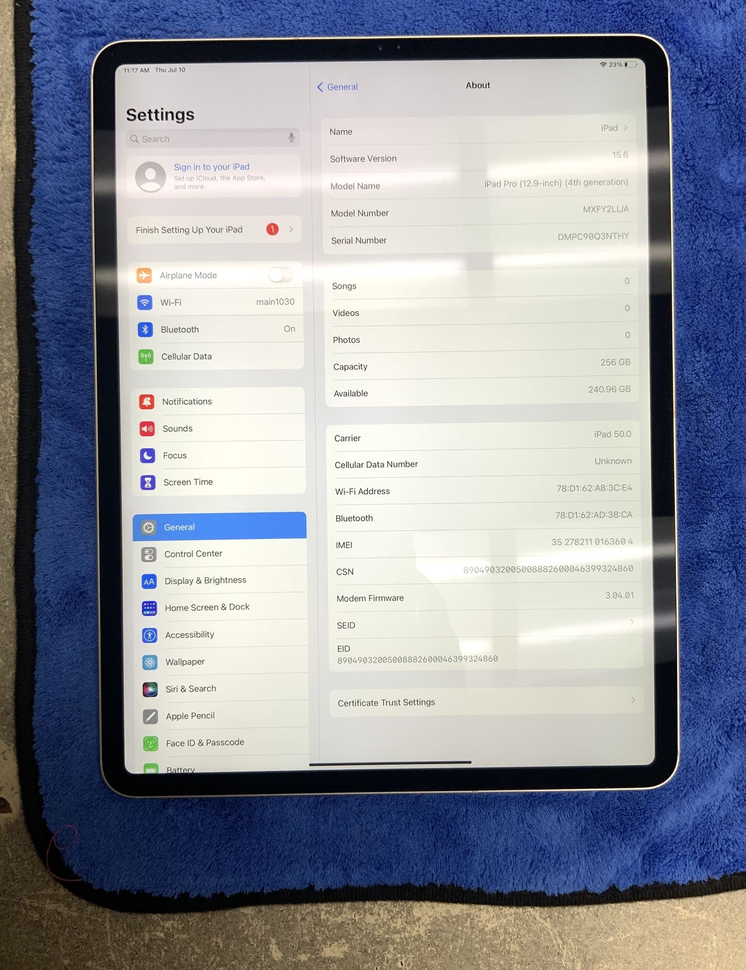 Apple iPad Pro 12.9 Inch 4th Generation Software 256 GB Memory Storage Tablet Tab E Reader Wifi Bluetooth Case Keyboard USBC Touchscreen Internet