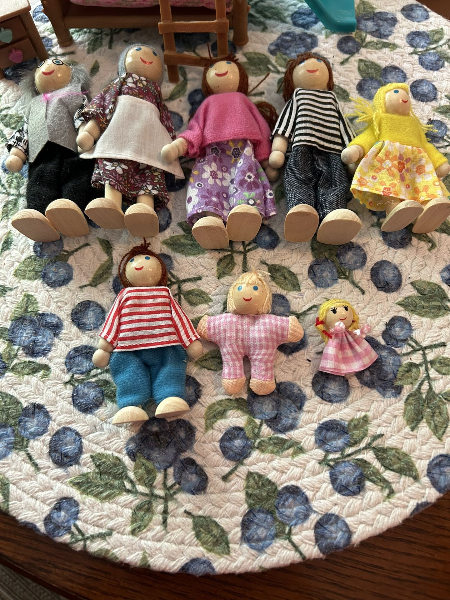 Dollhouse Bunk Beds With People