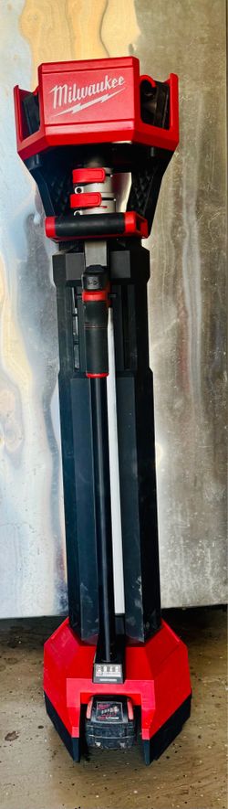 $450 OBO Milwaukee M18 tripod light stand with battery has usb 120v plug in