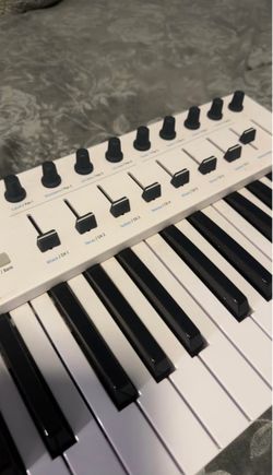 Arturia KeyLab Essential [49] MIDI Keyboard