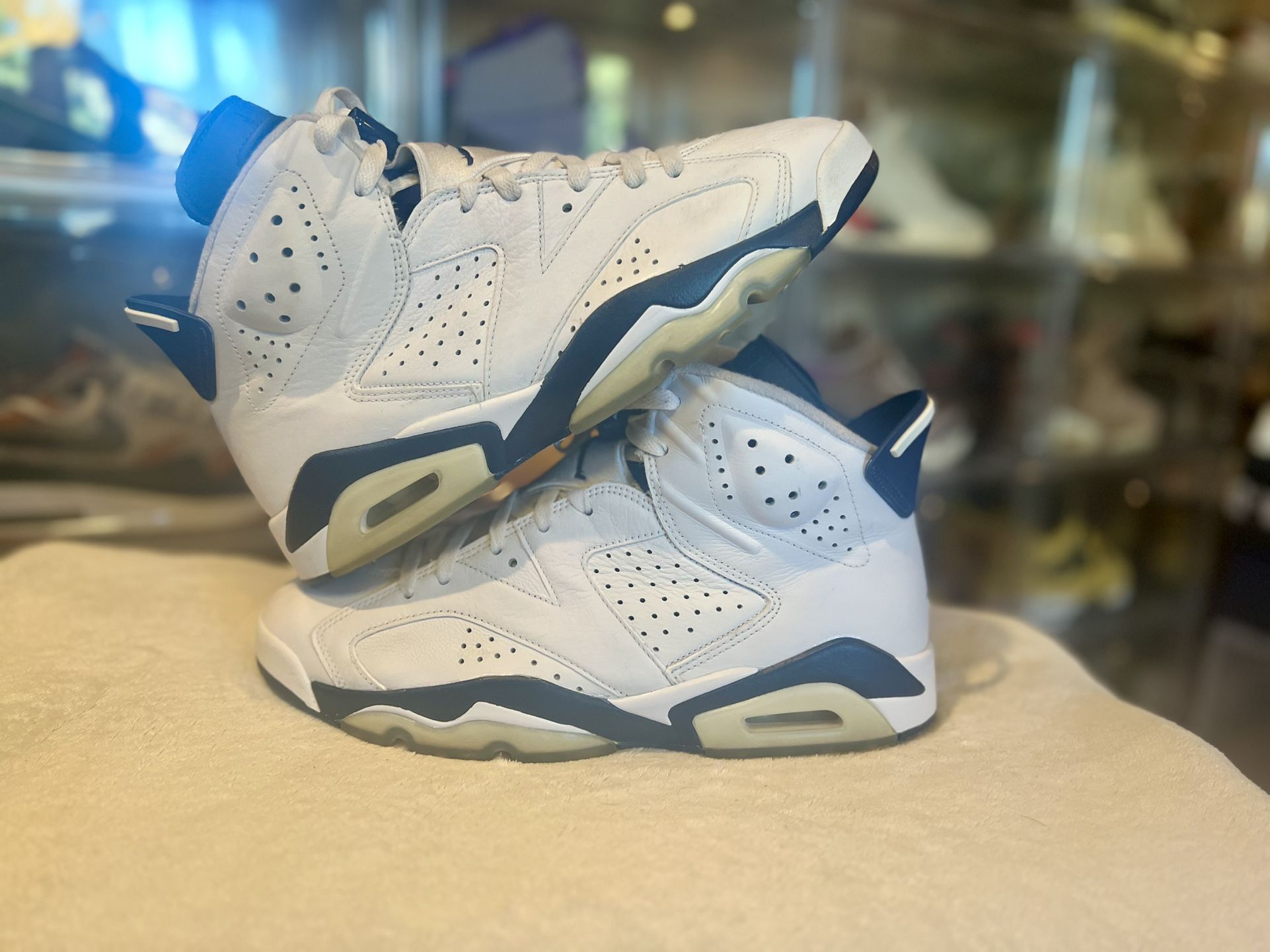 Size 10 - Jordan 6 Retro ‘Midnight Navy’