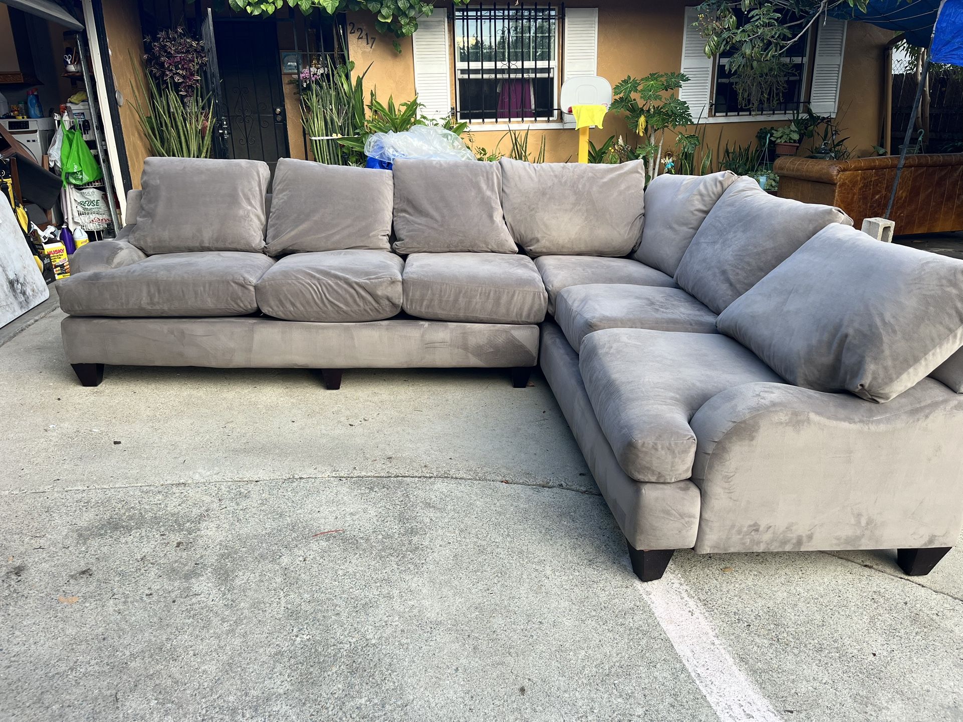 “Large Modern Gray Sectional Sofa – Deep Seats, Plush Cushions, Very Comfortable”