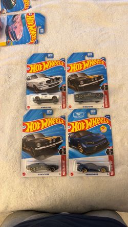 Hot Wheels Mustang 60 Series 4-Car Lot