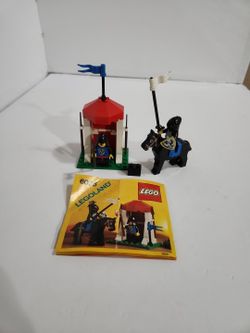 LEGO Castle: Castle Guard (6035) 99% complete with instructions