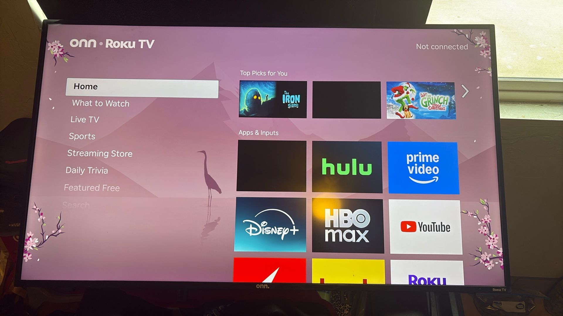 ONN ROKU TV 55’ , With TV Mount