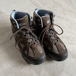 Denali Hiking Boots Women’s 10