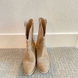Cowboy boots size 6(women)