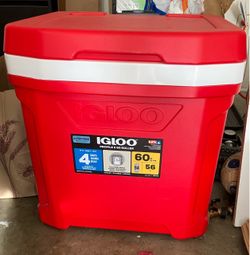 Igloo 60qt (56L) cooler with telescoping handle