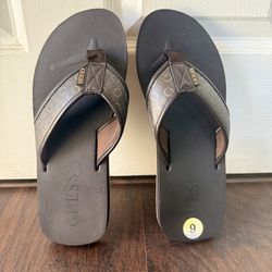 GUESS Men's Durban Flexible Casual Flip Flop Sandals