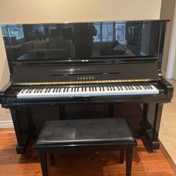 Yamaha.  U 3.  Gloss  black. very shiny. like new