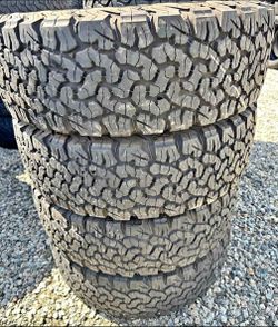 285-75R18 LT All Terrain LT bf Goodrich tires usadas en perfecta condición