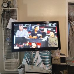 Negotiable Samsung 50" Plasma TV With Remote