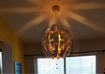 Big Light It's took of from the ceiling