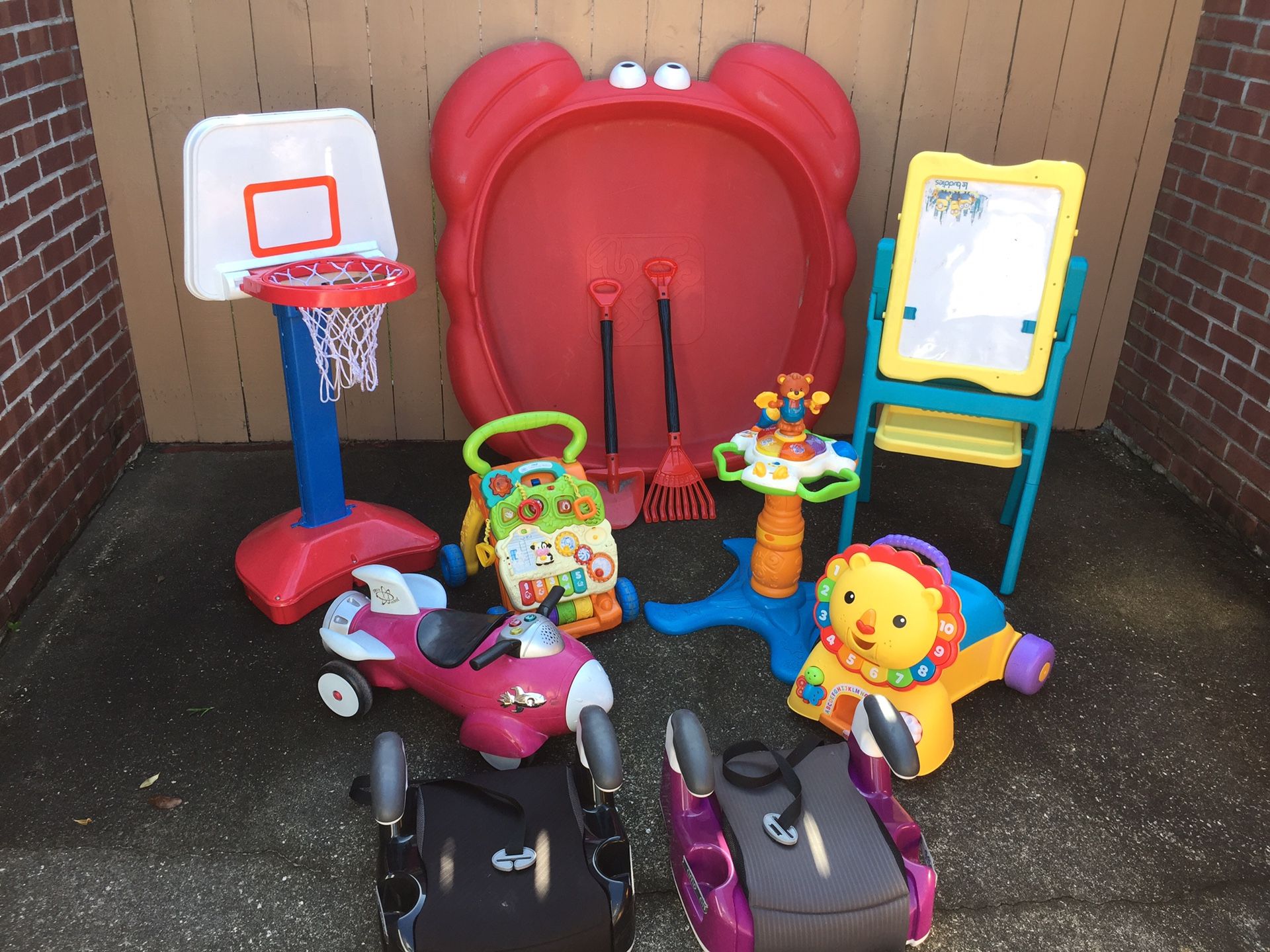 Lot Toys and two car seats