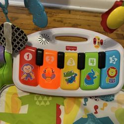 Baby Play Piano