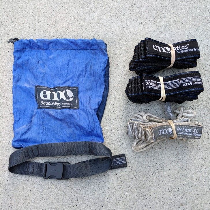 Eno DoubleNest hammock bag with 2 Atlas 200lb straps and 1 Helios XL 150lb suspension strap