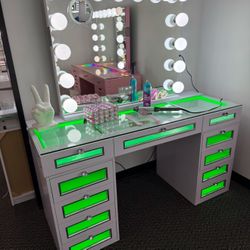 New Luxury Bluetooth RGB Lighting Make Up Vanity 