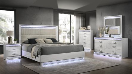 Glam Queen 5 Pc Bedroom Set in White