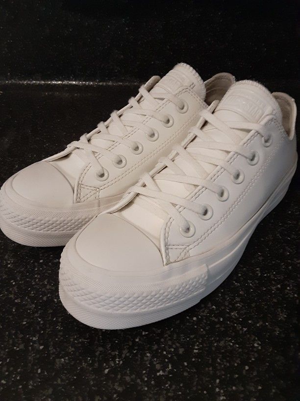 Converse Platform womens 7 Like new