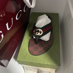 Gucci women slides Size 8