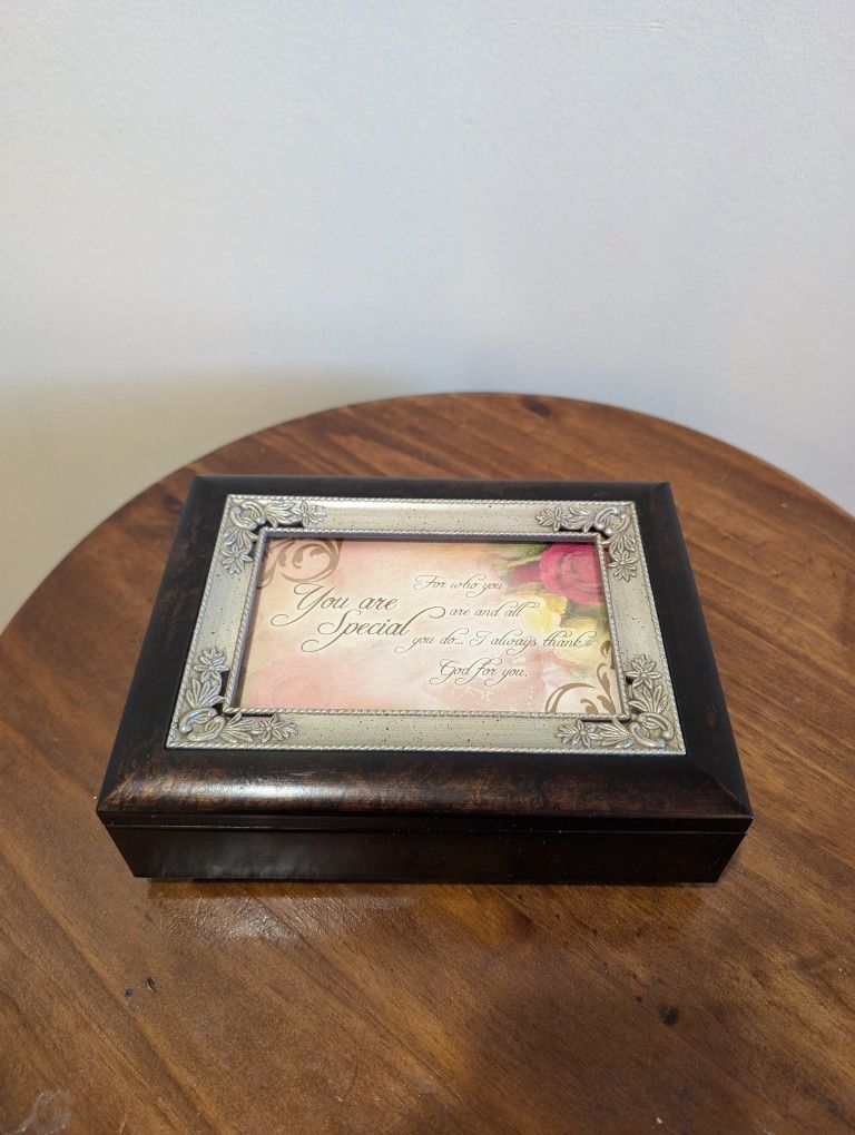Brown Cottage Garden MUSIC BOX ~ Plays “That’s What Friends Are For”
